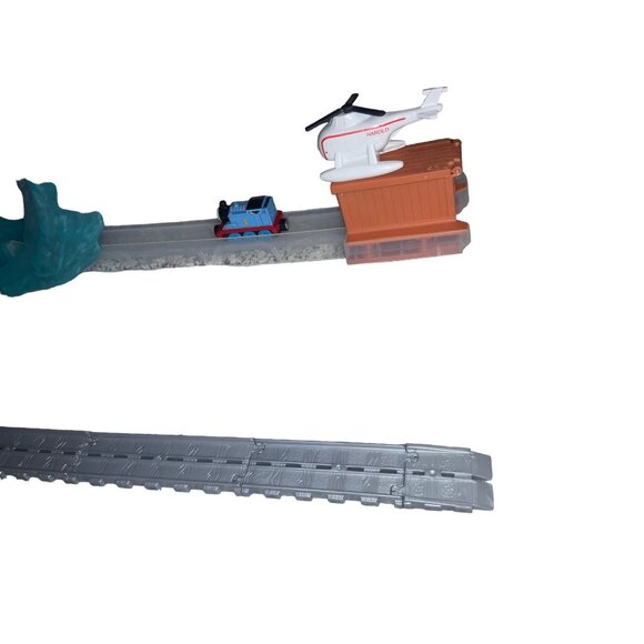 Fisher Price Thomas & Friends Adventures Shark Escape - Picture 8 of 16